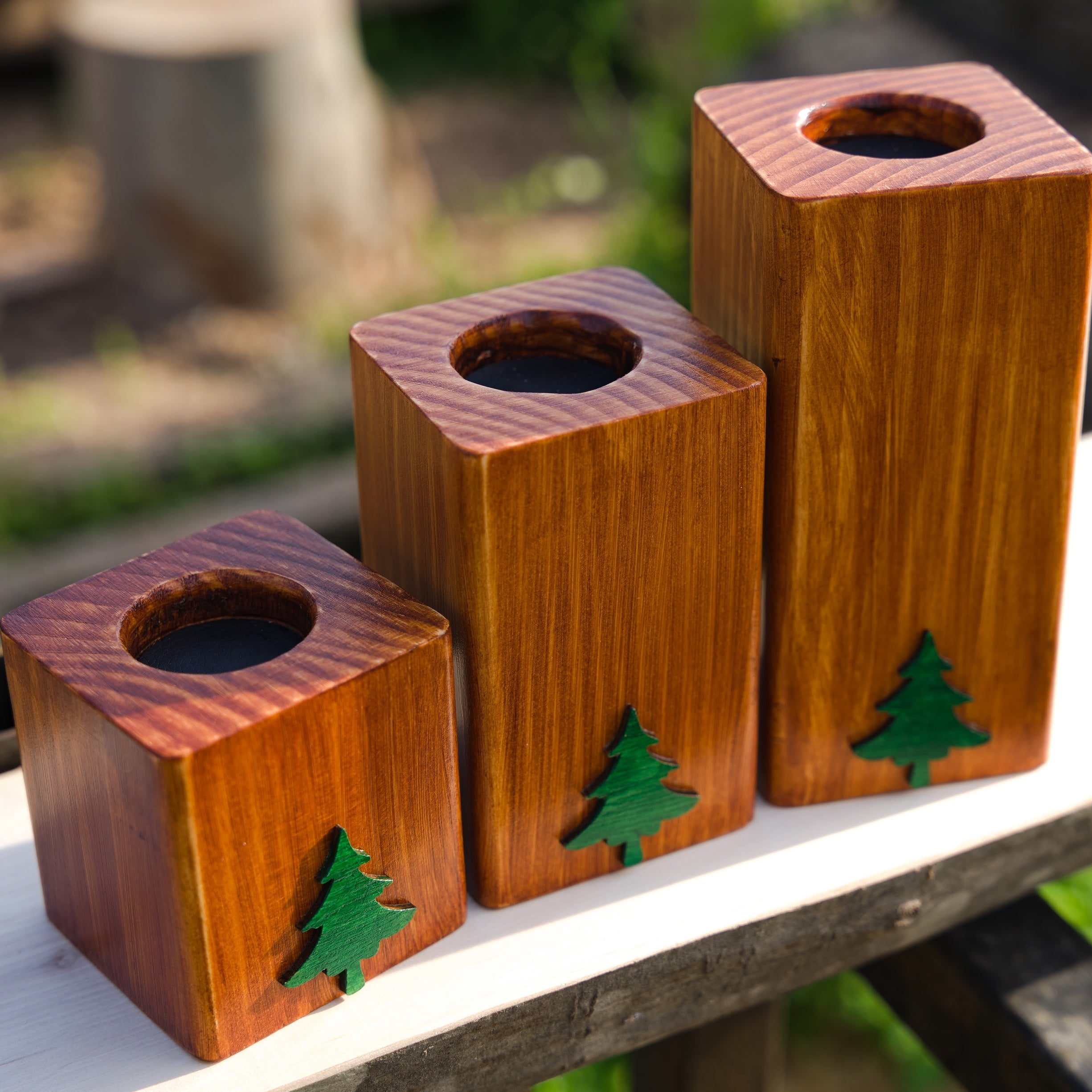 Minimalist Set of Three Square-Profile Candlesticks